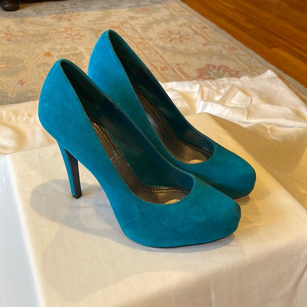 Teal BCBGeneration Platform Pumps, size 7.5